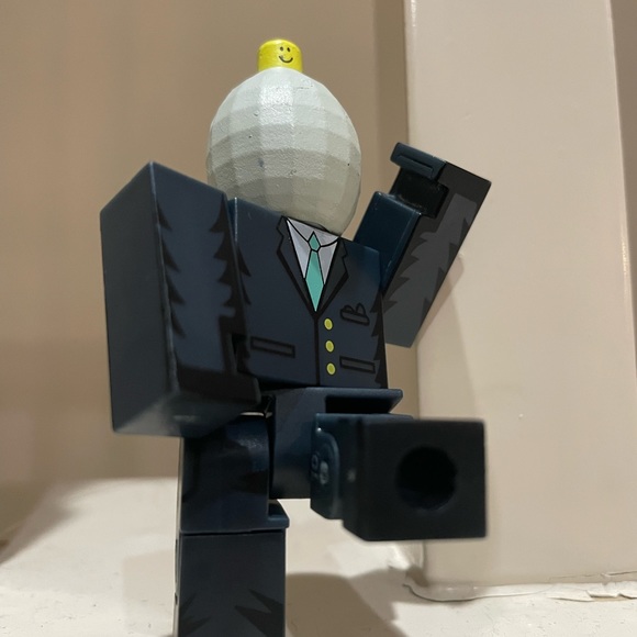 ROBLOX 👾famous figurines👾 - Picture 2 of 4